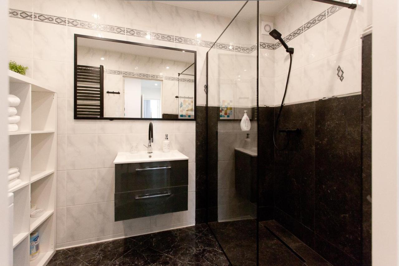 Uroczy Apartament Rzeczna Kołobrzeg Exteriör bild